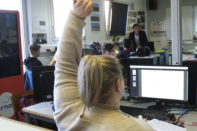 Le gouvernement va demander aux chefs d'tablissement et aux professeurs d'encourager les filles  choisir et conserver la spcialit maths en terminale, a fait savoir Elisabeth Borne, ministre de l'Education nationale. (crdit : Education nationale)